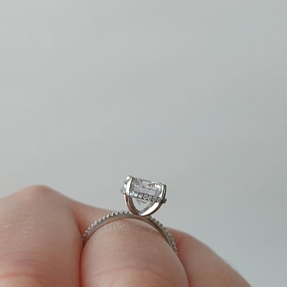 2.5 Carat Cubic Zircon Sterling Silver Engagement Ring - Picture 4 of 7